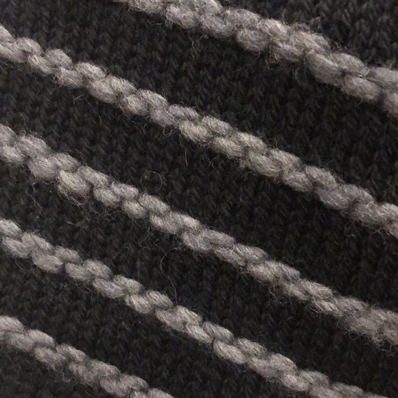 Minete Wool Capelet - Picture 2 of 9